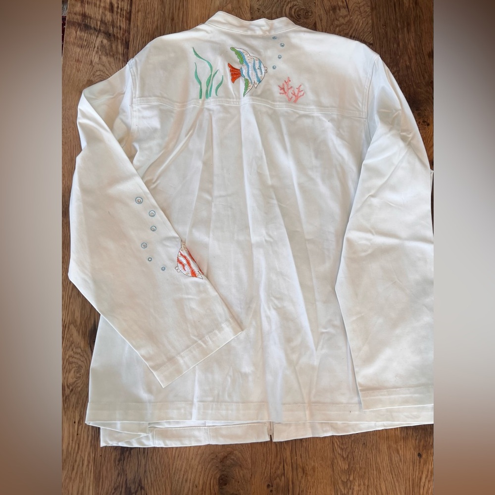 Quacker Factory Embroidered Fish Design White Jacket - Picture 3 of 6
